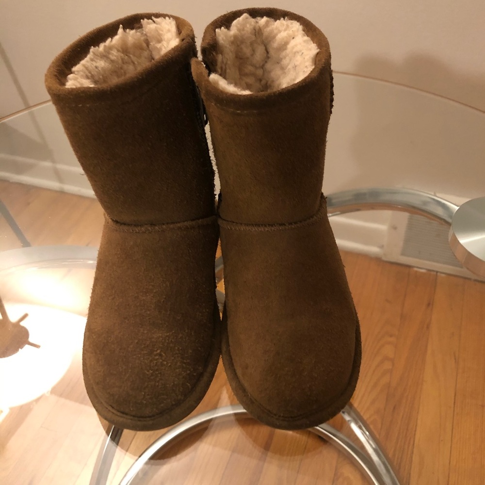 Bearpaw boots!!